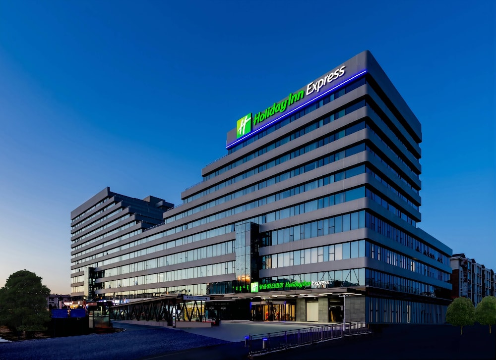 Holiday Inn Express Hohhot East Station by IHG — hotel in Hohhot