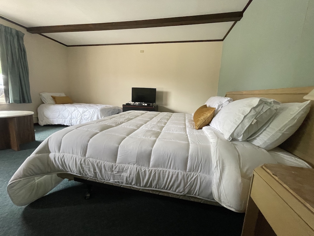 Gatehouse Motel - photo 27