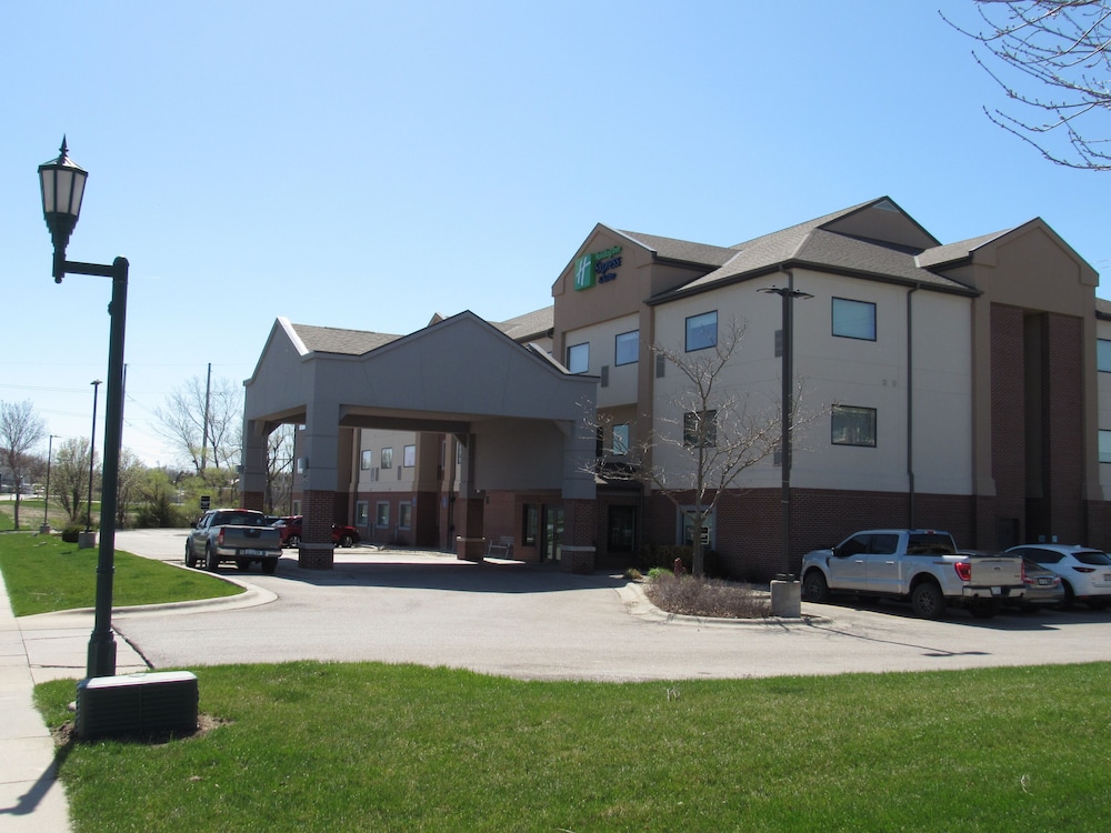 Holiday Inn Express & Suites South Lincoln by IHG - photo 78