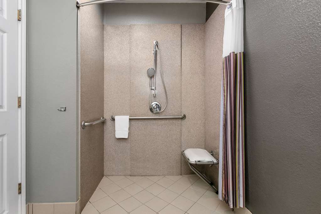 La Quinta Inn & Suites by Wyndham Belton Temple South - photo 7