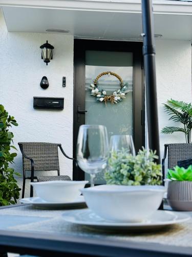 Stylish Stay Close to UM City Vibes — 4-Star Luxury Hotel in Miami, United States