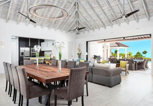 Brise De Mer 4 BR Villa — 4-Star Luxury Hotel in Providenciales, Turks and Caicos Islands