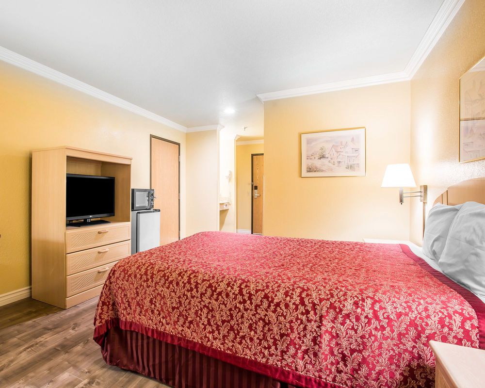 Hotel Fontana CA - photo 7