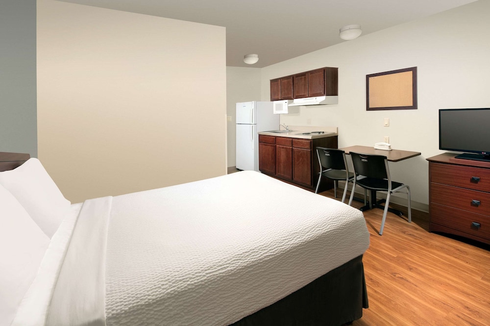 WoodSpring Suites Topeka - photo 9