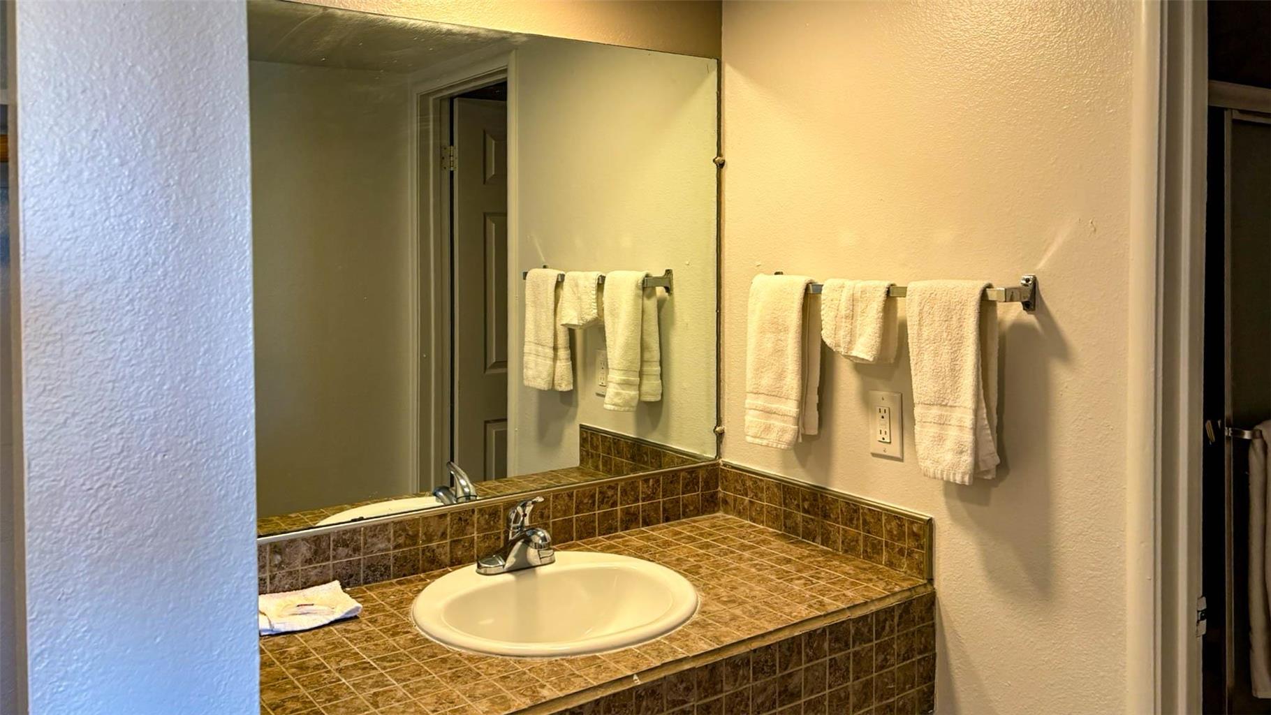 Villager Inn Selma - photo 17