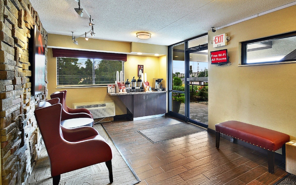 Red Roof Inn Louisville Fair and Expo - photo 3