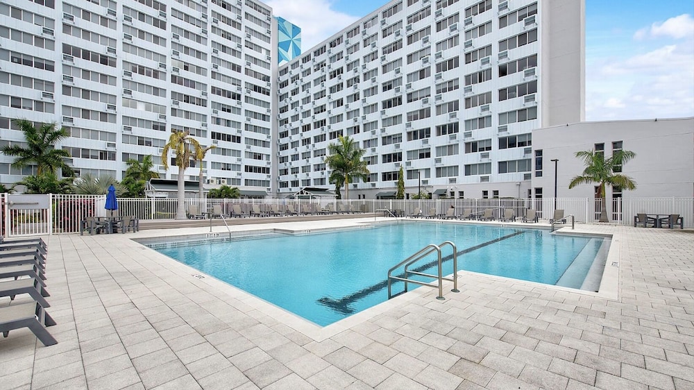 Landing St. Petersburg — 4-Star Luxury Hotel in St. Petersburg, United States