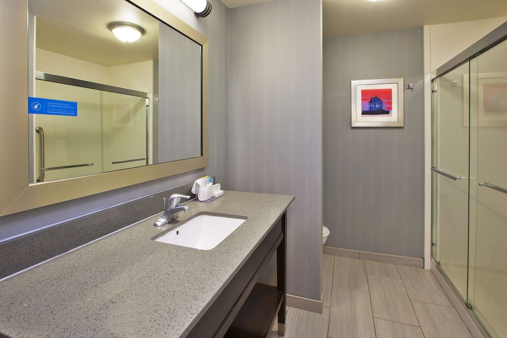 Hampton Inn & Suites Elyria - photo 16