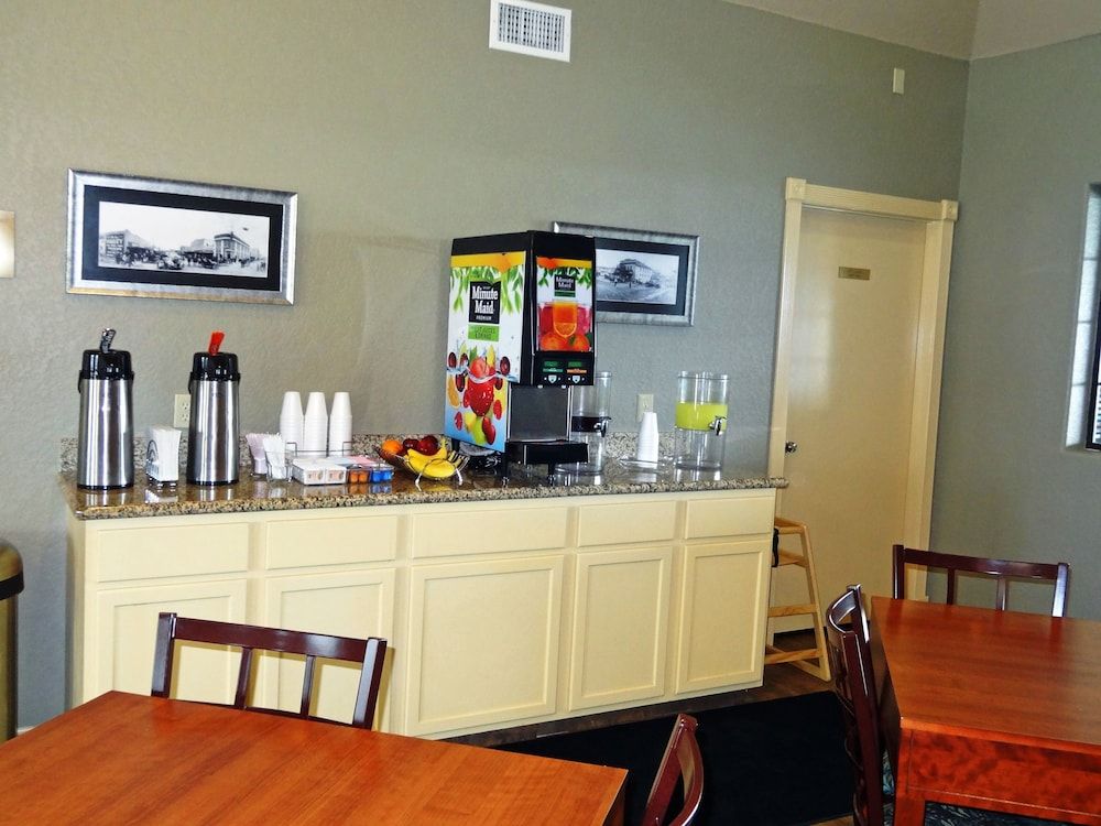 Kenedy Inn & Suites - photo 20