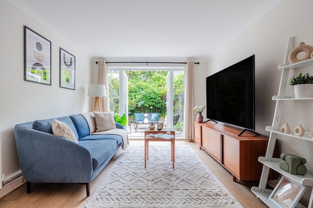 Charming 4BR River Thames & Tate Britain — 4-Star Luxury Hotel in London, United Kingdom