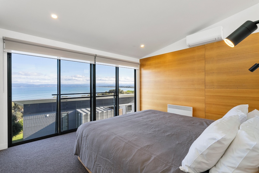 Footprints 1 — 4-Star Luxury Hotel in Coles Bay, Australia
