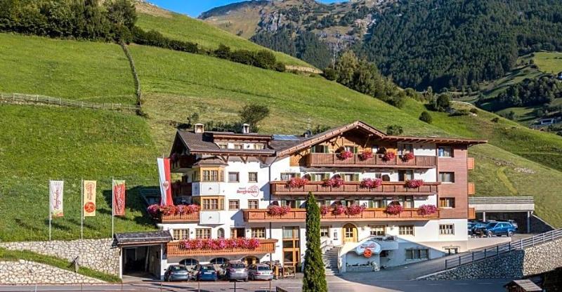 Hotel Bergfrieden - carbon neutral hotel in Ganda