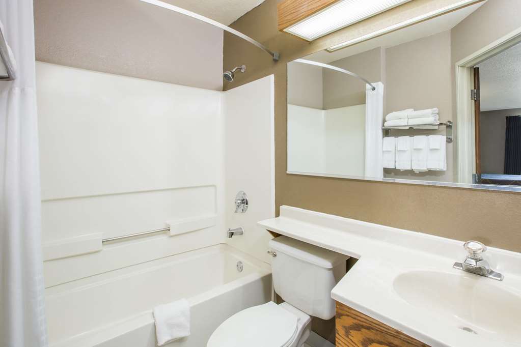 Super 8 by Wyndham Brookings - photo 7