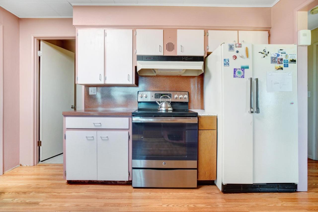 Surfer’s Â Landing in Westport, United States