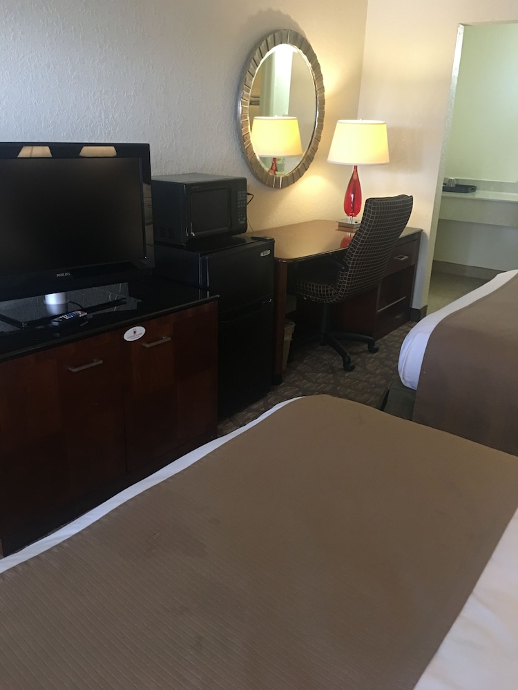 A Victory Hotel Southfield - photo 7