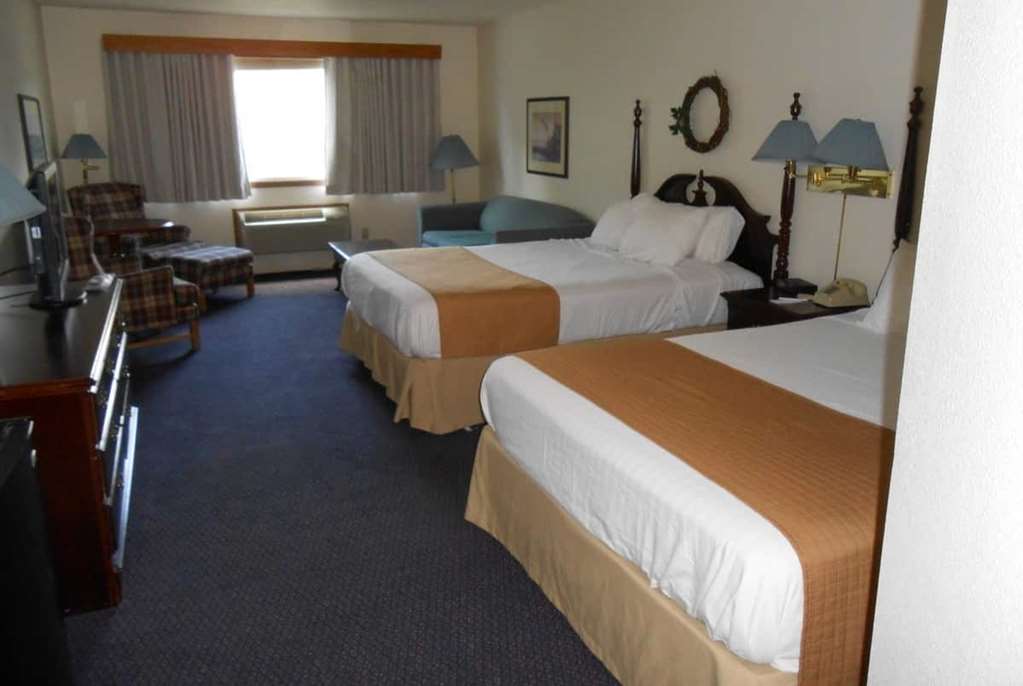 Days Inn & Suites by Wyndham Williamsburg IA North - photo 8