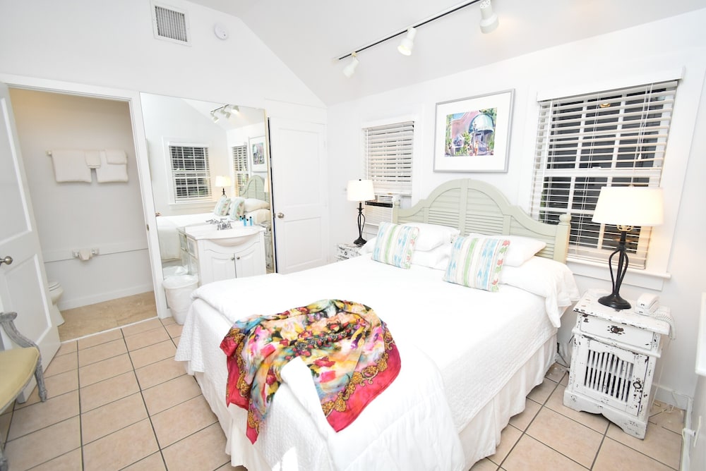 Simonton Court Historic Inn & Cottages - photo 130