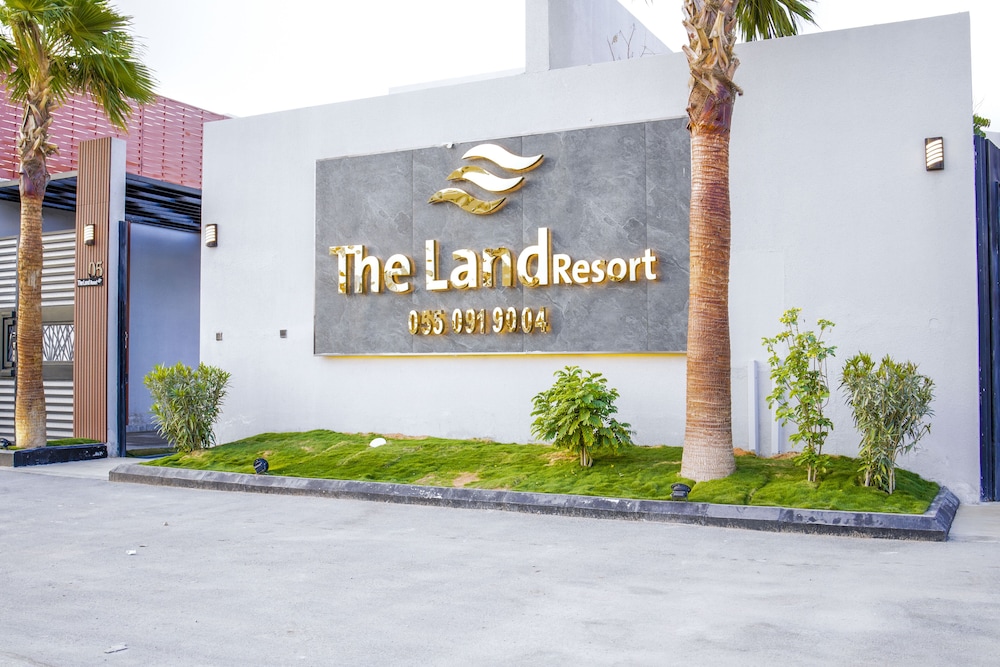 The land resort - carbon neutral hotel in Riyadh