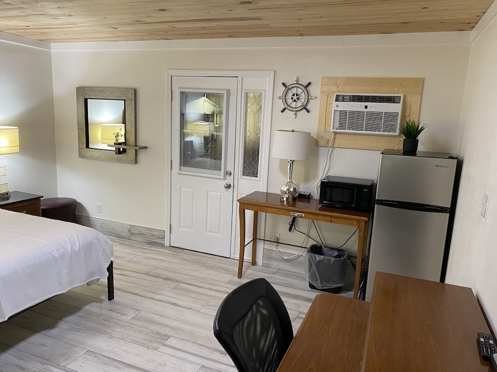 Gulf Coast Inn - photo 19