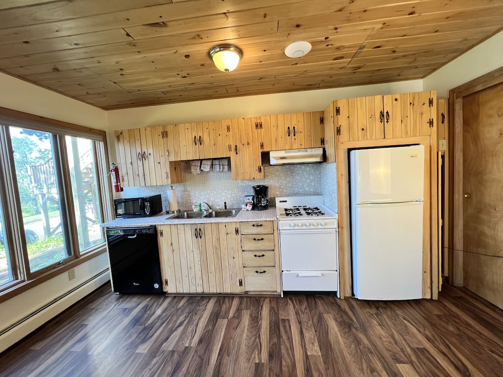 Thomsonite Beach Inn - photo 60