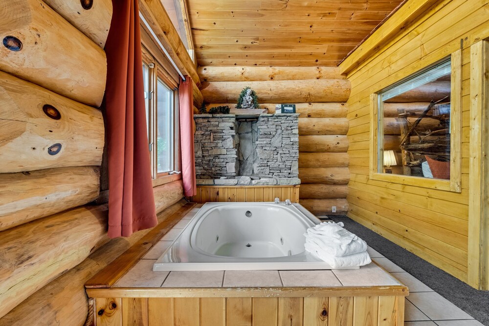 Star Views Secluded W mountain Views 2 Bedroom Cabin by Heavenly Views Resort - photo 16