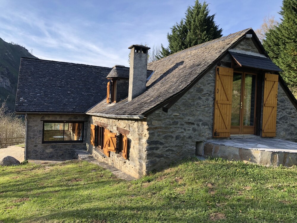 La Bergerie de Louvie - carbon neutral hotel in Laruns