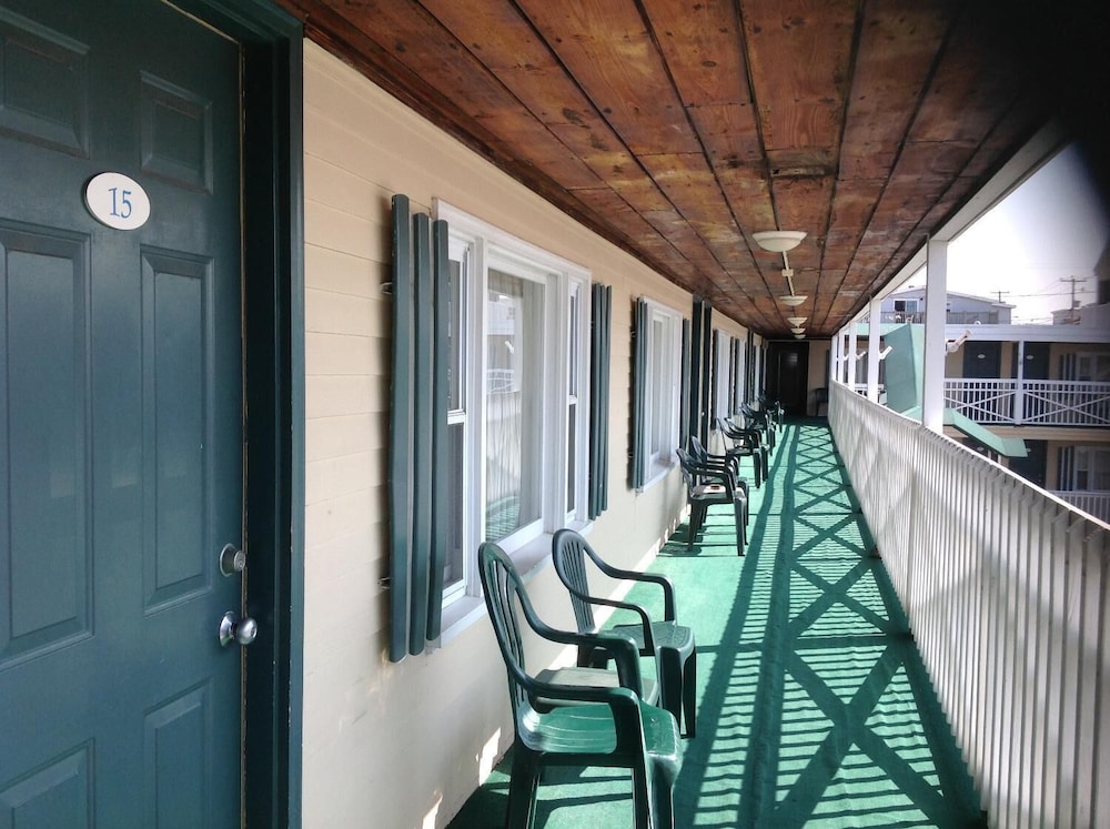 The Tides Motel - photo 18