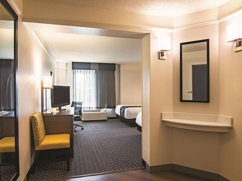 La Quinta Inn & Suites by Wyndham Oklahoma City Norman - photo 22
