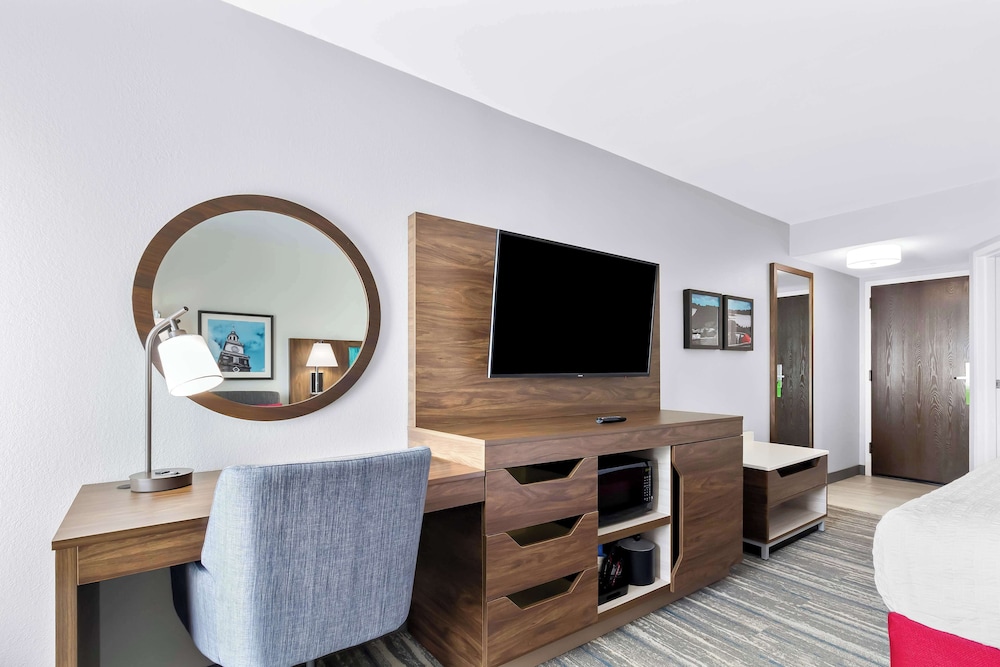 Hampton Inn Washington - photo 16
