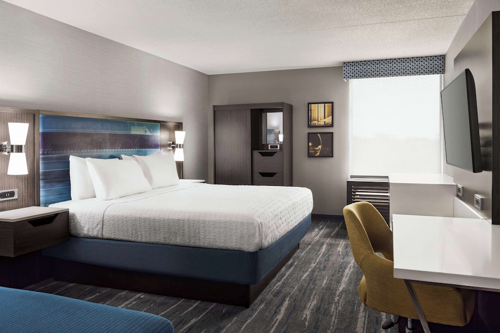Hampton Inn Chicago O'Hare International Airport - photo 11