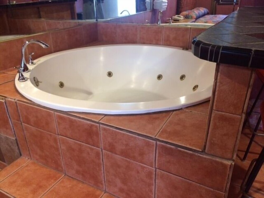 Pink Fountain Motor Inn - photo 14