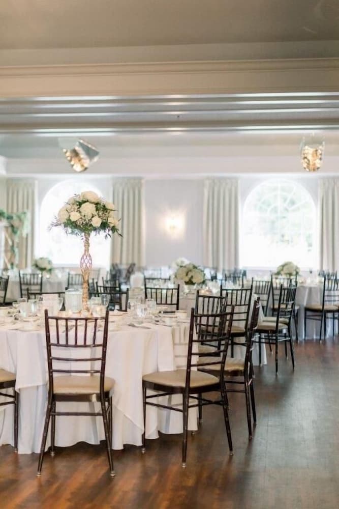 The Colonial Hotel - photo 2