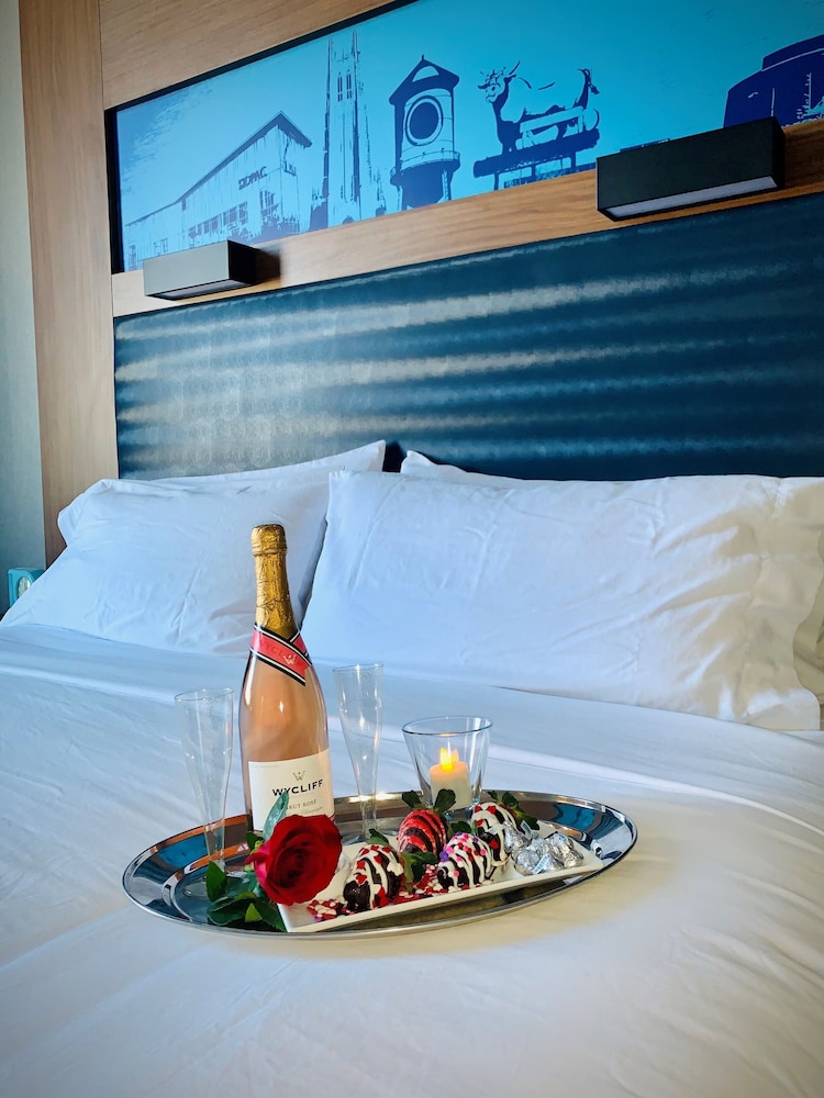Aloft Durham Downtown - photo 25