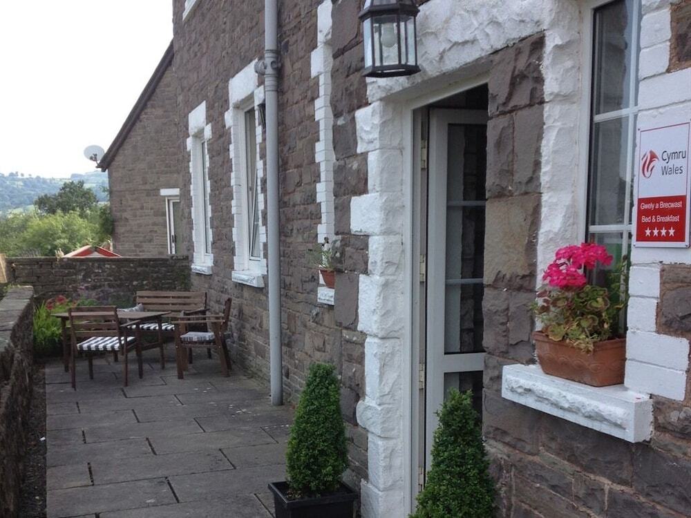 Ty Croeso Bed & Breakfast — 5-Star Luxury Hotel in Crickhowell, United Kingdom