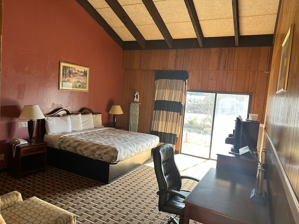Americas Best Value Inn Franklin - photo 9