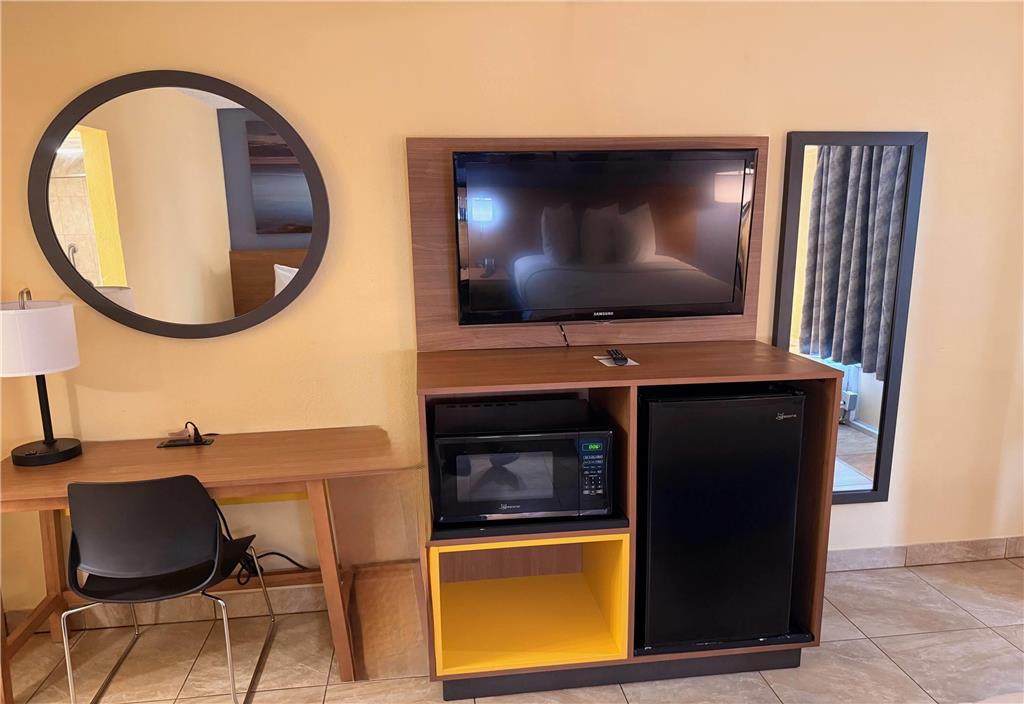 Days Inn by Wyndham St. Petersburg Tampa Bay Area - photo 18