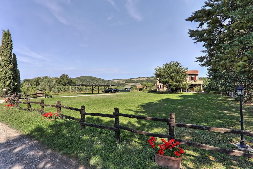 Casa Spiga Agriturismo Le Selvole Tuscany — 4-Star Luxury Hotel in Pomarance, Italy