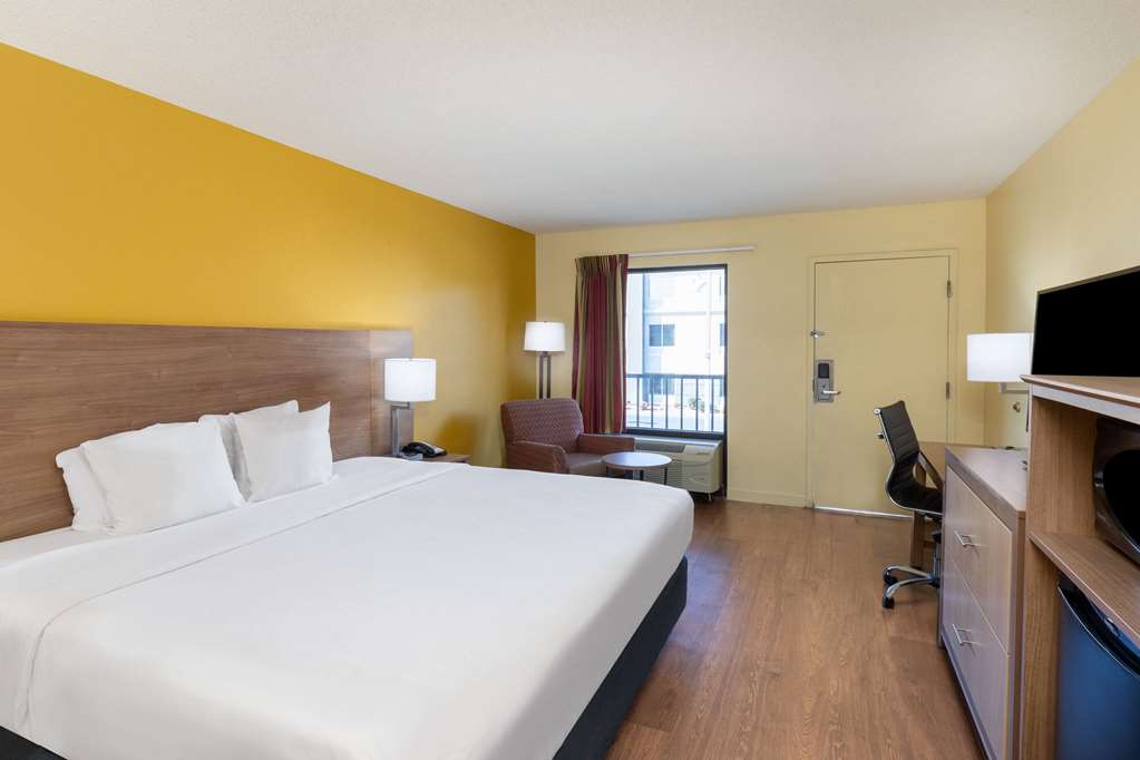 Days Inn by Wyndham Florence I 95 North - photo 39