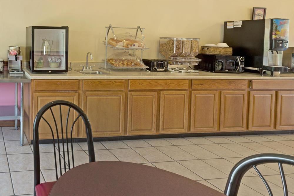 Knights Inn Pittsburgh Bridgeville - photo 12