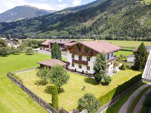 Ferienhaus Wachterhof Aschau im Zillertal — 4-Star Luxury Hotel in Aschau, Austria