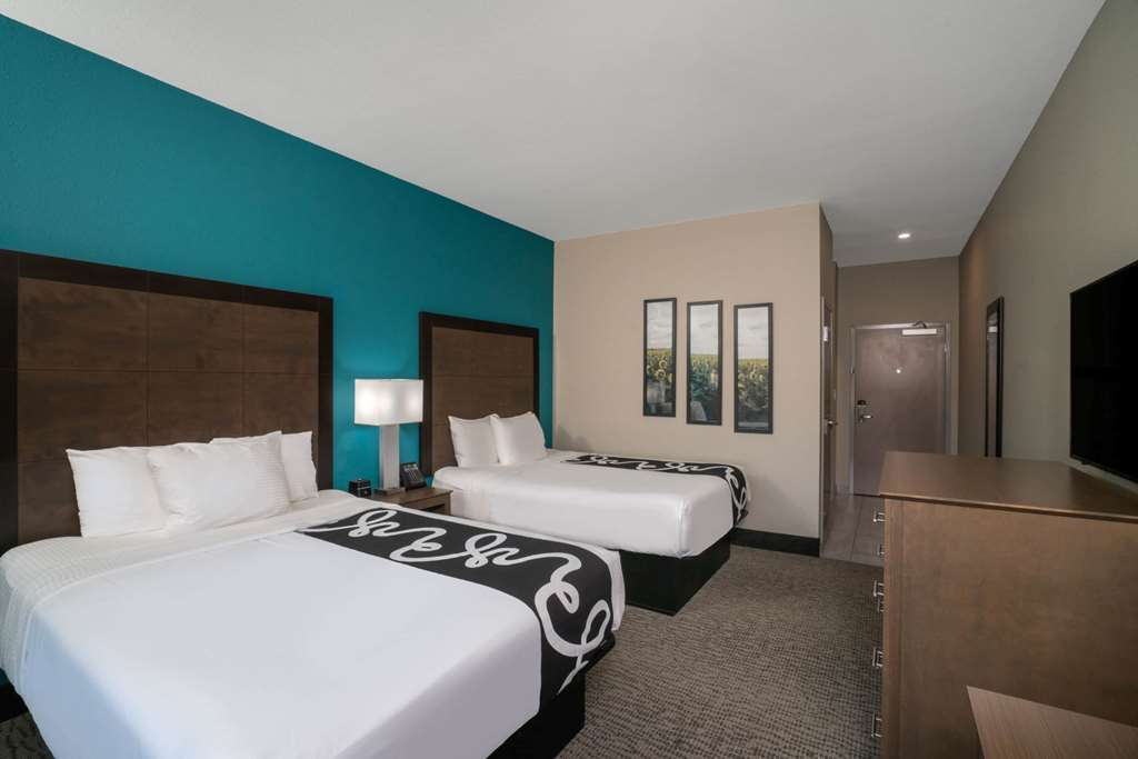 La Quinta Inn & Suites by Wyndham West Memphis - photo 17