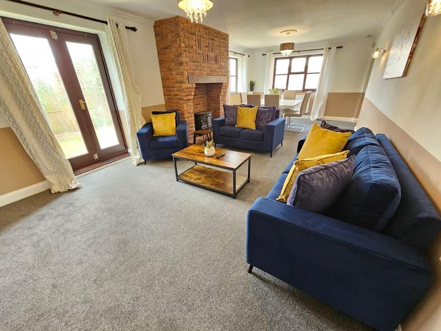 Amazing 6br Sleeps 10 Large Garden Free Parking