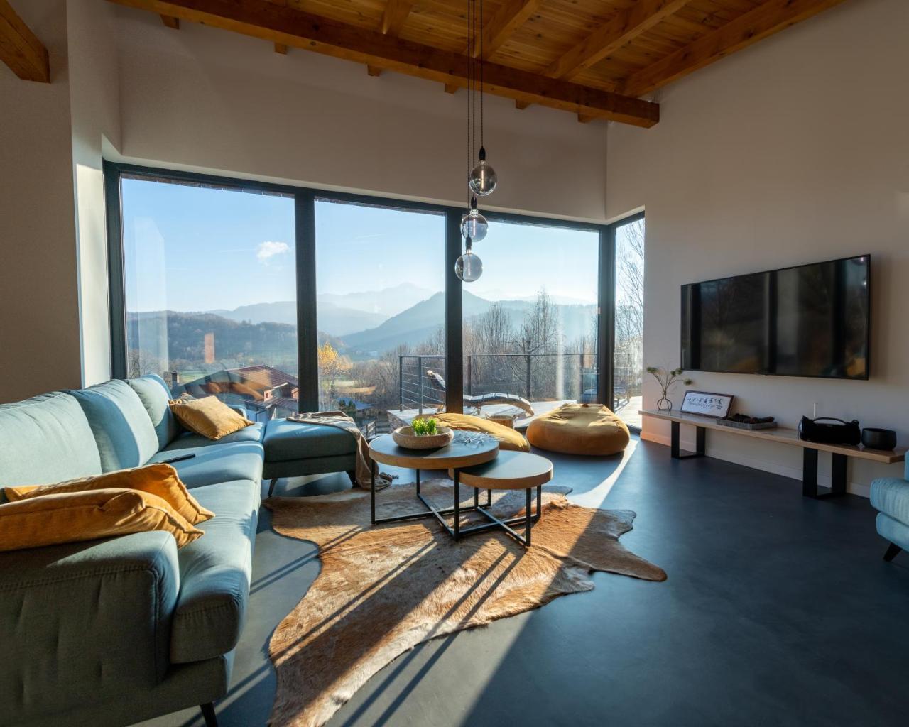 Mountain Lodge — 4-Star Luxury Hotel in Rasnov, Romania