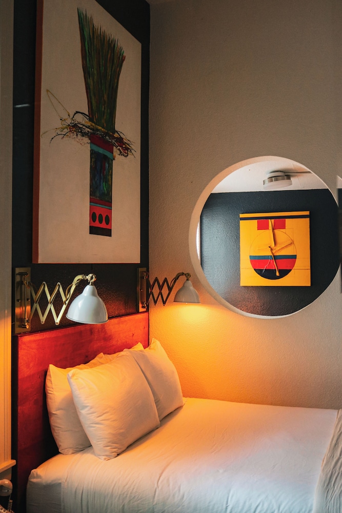 The Metro Hotel - photo 41