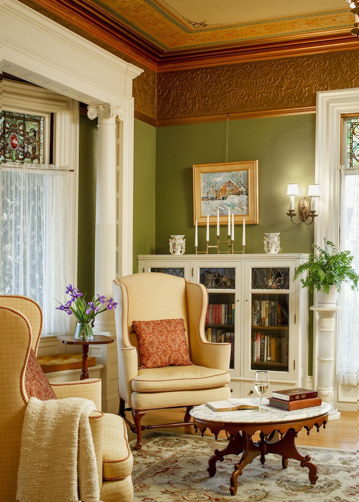 The Lady Mary Inn - photo 40