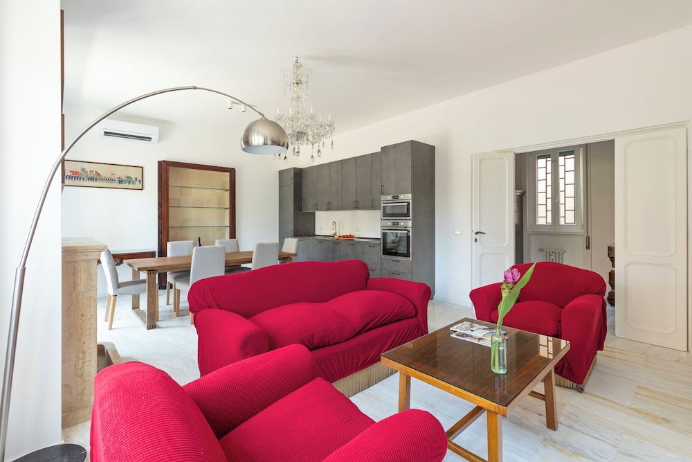 Bright And Spacious Family Apartment In Parioli — 4-Star Luxury Hotel in Rome, Italy