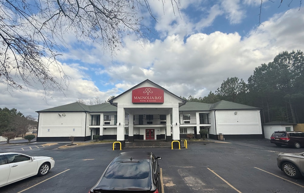 Magnolia Bay Hotel & Suites in Jonesboro, United States