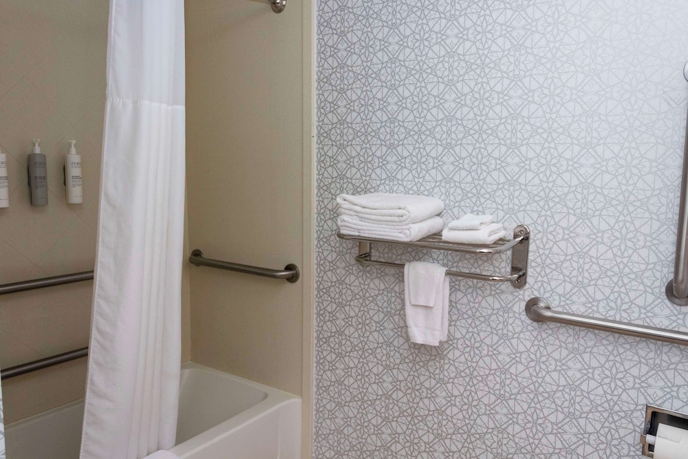 Hampton Inn & Suites Riverton - photo 42