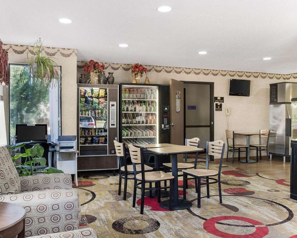 Econo Lodge Grand Forks near University - photo 6