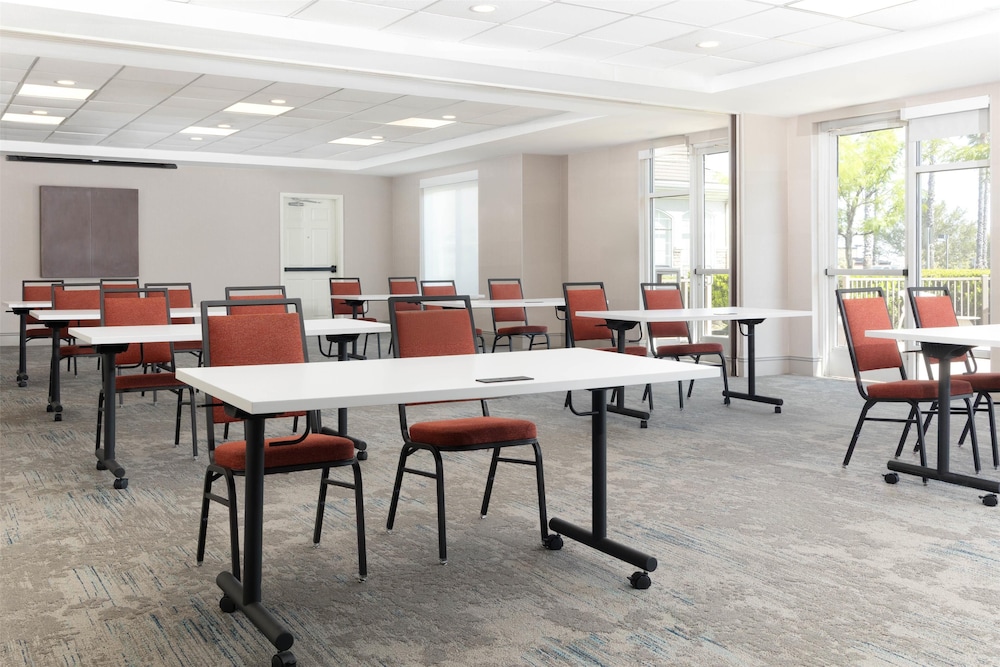 Hilton Garden Inn Ontario Rancho Cucamonga - photo 51